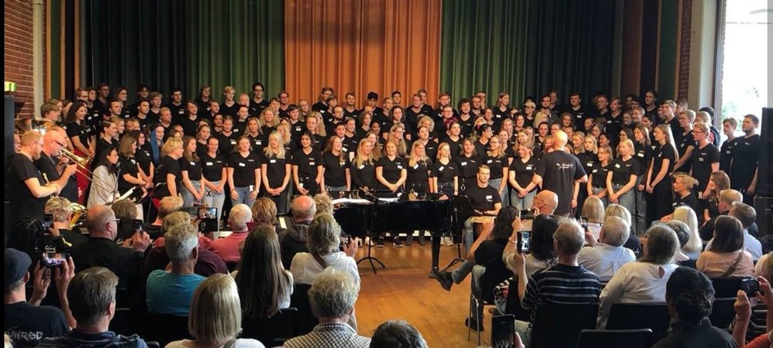 Bilde av alle elevene på Toneheim